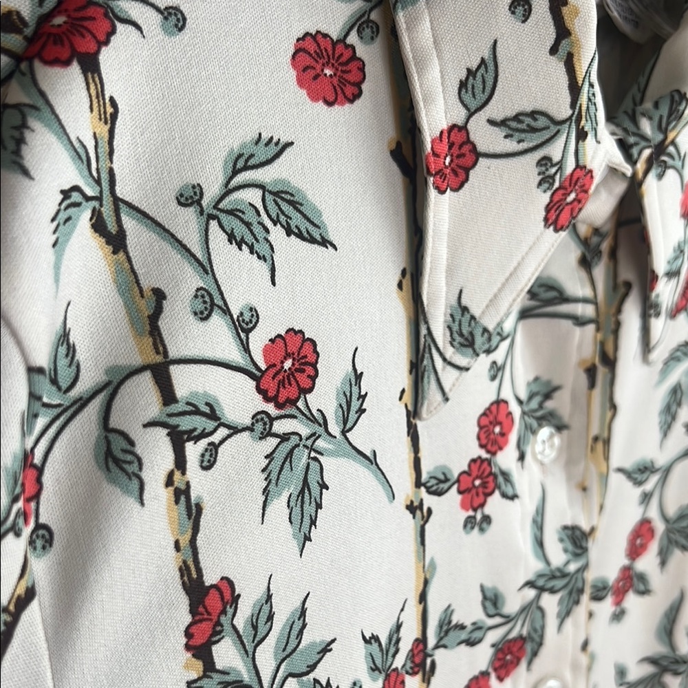 White and Red Casual Button Down Shirt with Floral Pattern - Picture 5 of 8